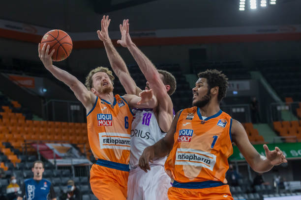 射正次数仅 射正次数仅